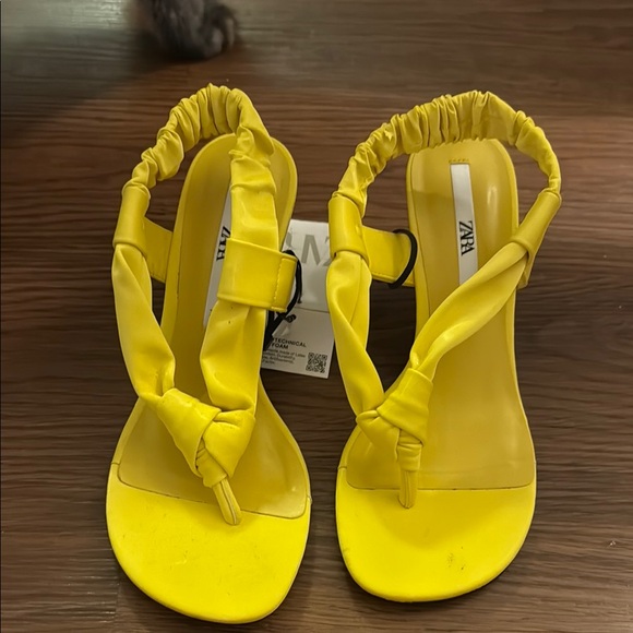 Zara Yellow Sandals Vibrant Summer Style - Picture 1 of 2
